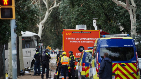 Colisión de 2 autobuses en la Diagonal de Barcelona deja 51 heridos, 4 en estado crítico