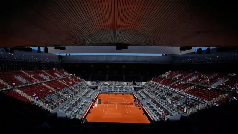 Un torneo de tenis en Madrid tuvo que ser interrumpido debido al apagón generalizado que afectó a España. Foto: Manu Fernández/AP/dpa
