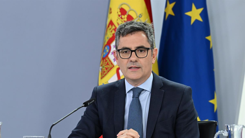 El ministro de la Presidencia, Justicia y Relaciones con las Cortes, Félix Bolaños, interviene en la rueda de prensa posterior al Consejo de Ministros. (Pool Moncloa / José Manuel Álvarez)