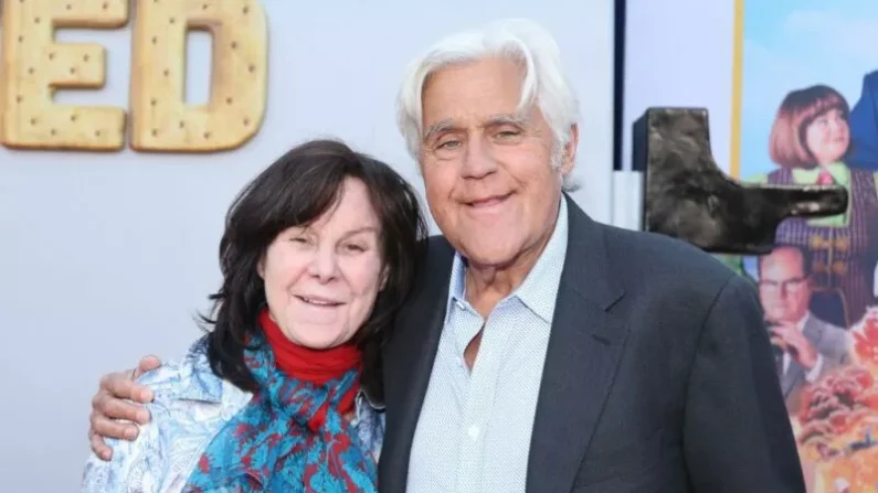 (R-L) Jay Leno y su esposa Mavis Leno durante el estreno de una película en 2024 en Los Ángeles.
Foto: Amy Sussman/Getty Images
