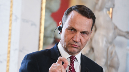 Polonia cierra consulado ruso en Cracovia y responsabiliza a Rusia del incendio de un centro comercial en 2024