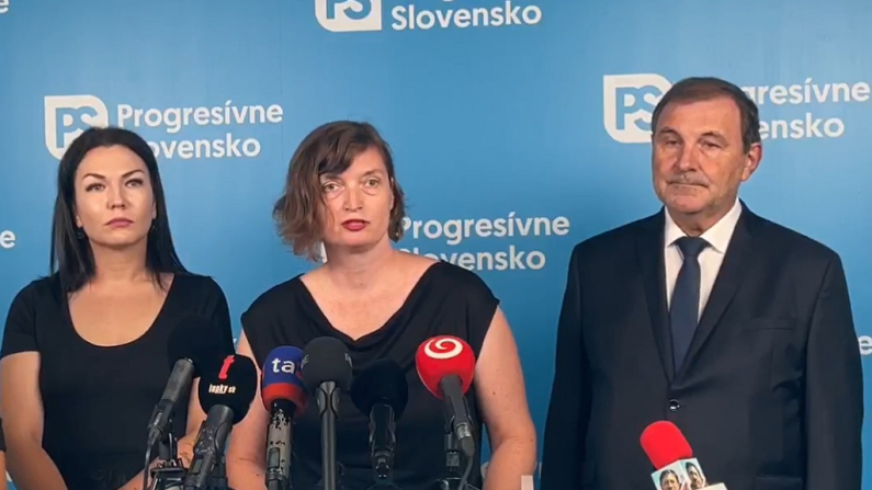 En la foto, los diputados del PS, de izquierda a derecha: Beáta Jurík, Lucia Plaváková y Ondrej Prostredník. (Fuente: FB / Progresívne Slovensko)
