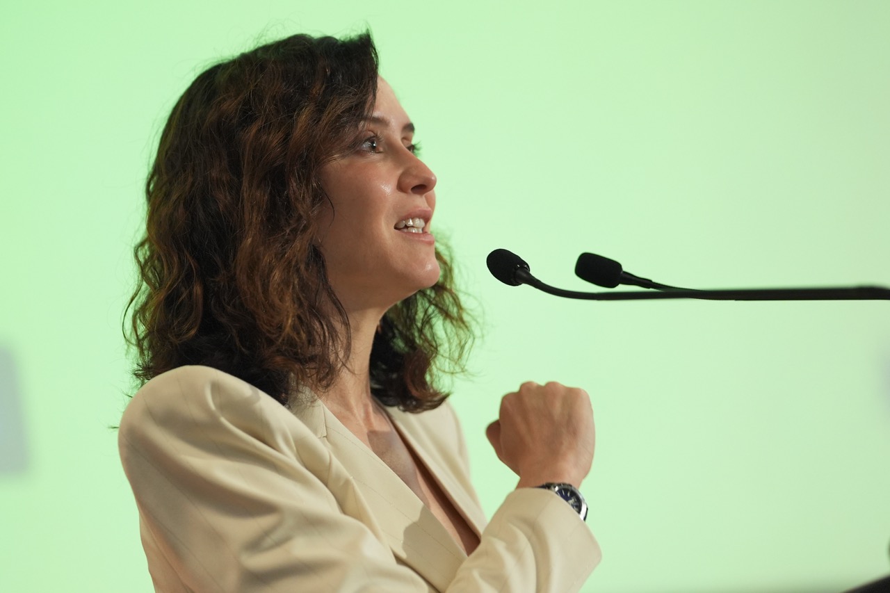 Ayuso apuesta por la libertad educativa en Madrid: 37 millones más para centros concertados en 2026