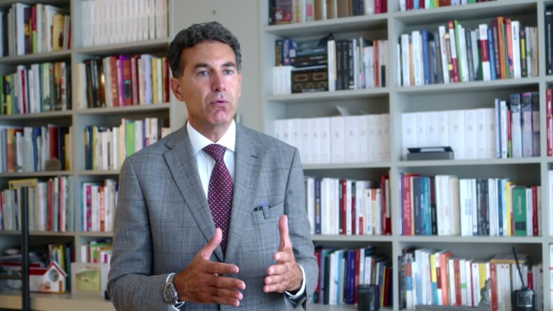 Alexandre Del Valle, especialista en cuestiones geopolíticas y autor de «¿Hacia un choque global? La globalización peligrosa», publicado por Éditions de l'Artilleur. (Crédito de la foto: NTD)




