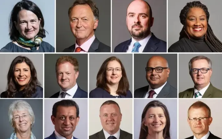 Fila superior (de izquierda a derecha): Catherine West, diputada; Andrew George, diputado; el Muy Honorable Richard Holden, diputado; Bell Ribeiro-Addy, diputada. Fila central (de izquierda a derecha): Preet Kaur Gill, diputada; Gregory James Stafford, diputado; Dra. Caroline Johnson, diputada; Baggy Shanker, diputado; Brendan O'Hara, diputado. Fila inferior (de izquierda a derecha): Baronesa (Ruth) Lister; Foysol Choudhury, miembro del Parlamento Europeo (MBE), diputado del Partido Socialista Obrero Británico (MSP); Bob Doris, diputado del Partido Socialista Obrero Británico (MSP); Ariane Burgess, diputada del Partido Socialista Obrero Británico (MSP); y John Mason, diputado del Partido Socialista Obrero Británico (MSP). (The Epoch Times)

