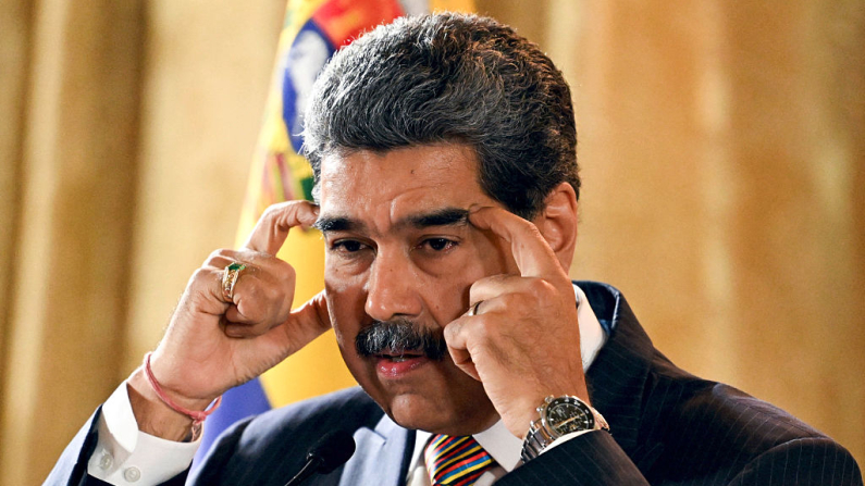 El presidente de Venezuela, Nicolás Maduro, gesticula mientras habla durante una reunión en la Asamblea Nacional en Caracas el 22 de agosto de 2025. (Foto de Juan BARRETO / AFP) (Foto de JUAN BARRETO/AFP a través de Getty Images)