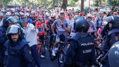 Caos en la Vuelta Ciclista: policías denuncian que el Gobierno los ha «abandonado a su suerte»