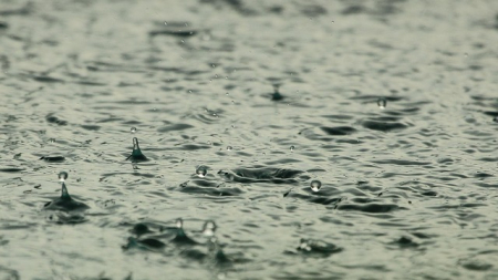Implacables aguaceros azotan a Valencia: la tormenta podría entrar en zonas afectadas por la DANA