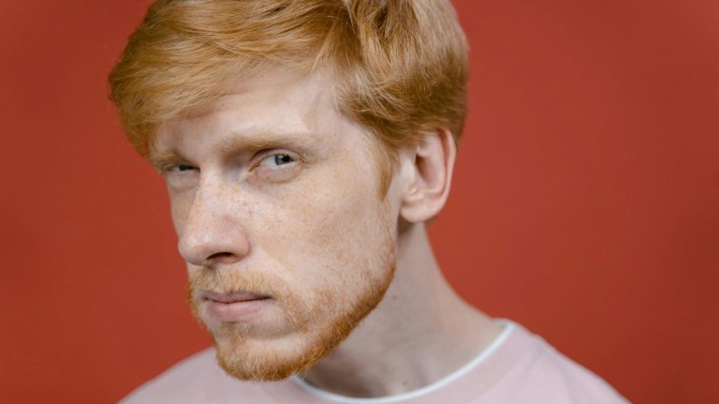 Un hombre esboza un expresión de duda. Tima Miroshnichenko. Pixabay