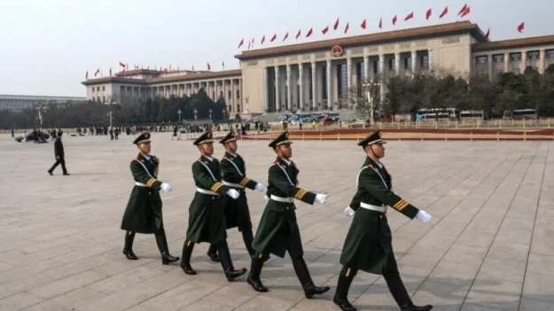 El ejército chino atraviesa una crisis de poder sin precedentes: la facción de Xi está casi aniquilada