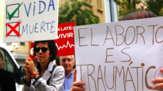 Hazte Oír desafía a Almeida en el Pleno de Madrid: «El trauma del aborto deja una huella imborrable en la mujer»