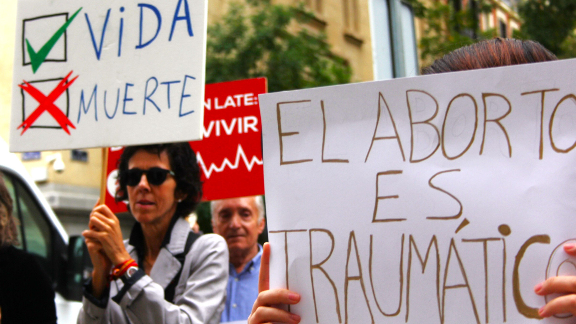 Hazte Oír desafía a Almeida en el Pleno de Madrid: «El trauma del aborto deja una huella imborrable en la mujer»