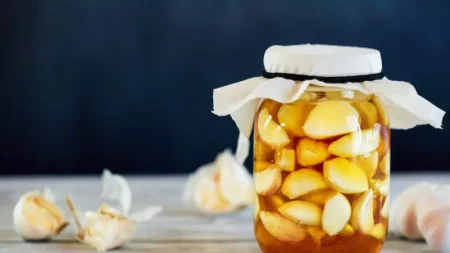 Ajo y miel: aprende cómo utilizar este poderoso dúo para el sistema inmunológico y el intestino