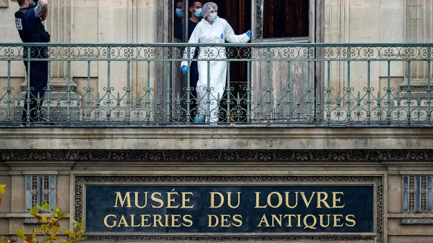 Cómo se perpetró el «robo del siglo» en el Louvre