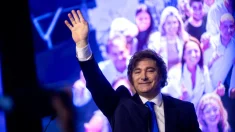 El partido de Milei obtiene una victoria decisiva en las elecciones legislativas argentinas