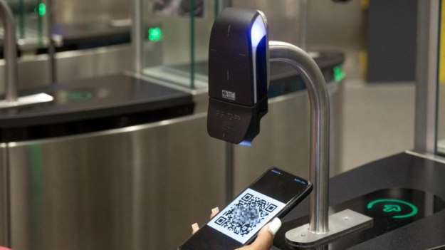 La derecha británica acusa a Keir Starmer de querer imponer un «control de la población» con su plan de identidad digital