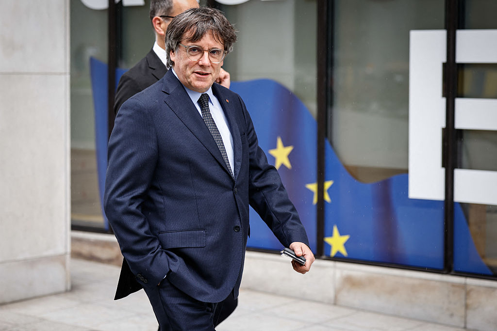 Abogado de la UE reconoce la amnistía pero señala deficiencias en la ley mientras el caso Puigdemont sigue abierto