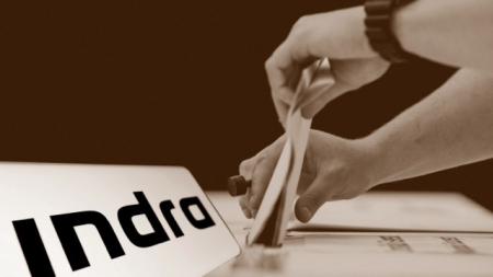 ¿Quién controla realmente el recuento? Indra, el actor más cuestionado entre la mesa y la Junta Electoral