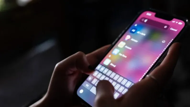 Una adolescente usa su teléfono móvil para acceder a las redes sociales. Foto: Spencer Platt/Getty Images.
Foto: Spencer Platt/Getty Images