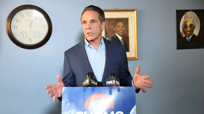 El candidato independiente a la alcaldía de Nueva York, Andrew Cuomo, habla durante un acto de campaña en el Centro para Personas Mayores A. Philip Randolph de Nueva York el 27 de octubre de 2025. Michael M. Santiago/Getty Images