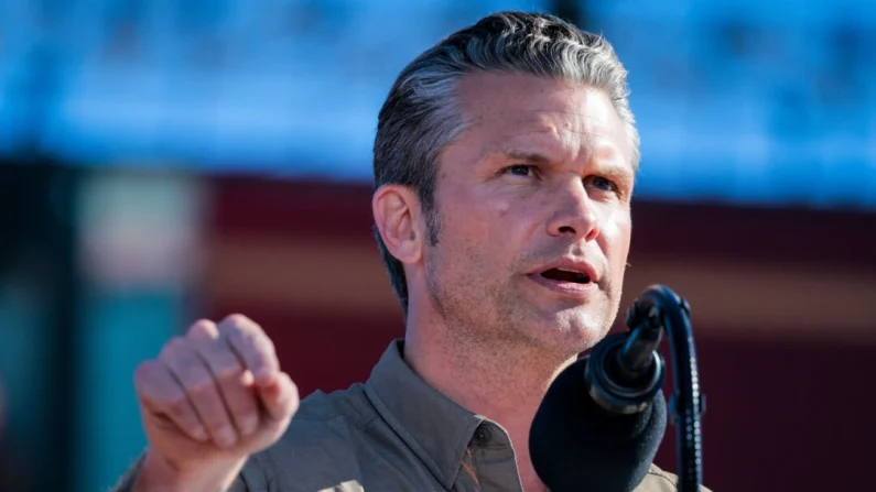 El secretario de Guerra, Pete Hegseth, pronuncia un discurso en la celebración del 250.º aniversario del Cuerpo de Marines de los Estados Unidos en la Base del Cuerpo de Marines Camp Pendleton en Oceanside, California, el 18 de octubre de 2025. Foto de Mario Tama/Getty Images