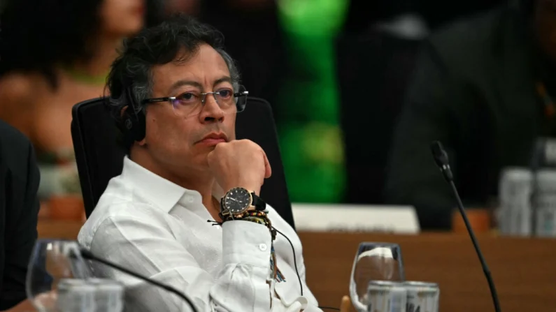 El presidente de Colombia, Gustavo Petro, asiste al Fondo Bosques Tropicales para Siempre (TFFF) en el marco de la COP30, la Conferencia de la ONU sobre cambio climático, celebrada en Belém, estado de Pará, Brasil, el 6 de noviembre de 2025. Mauro Pimentel/AFP vía Getty Images.