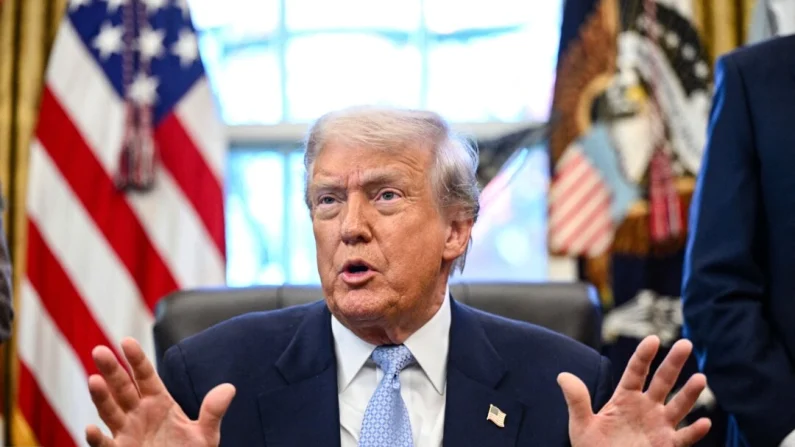 El presidente Donald Trump habla en el Despacho Oval de la Casa Blanca el 17 de noviembre de 2025. Brendan Smialowski/AFP vía Getty Images