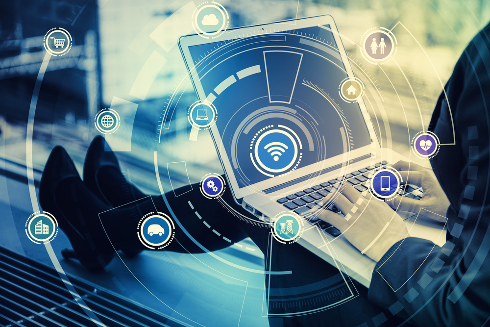 Europa aprueba la edad mínima de 16 años para acceder a redes sociales: expertos alertan de la pérdida de privacidad