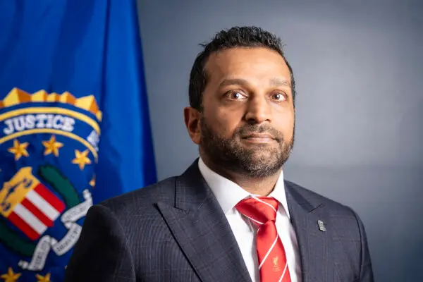 El director del FBI, Kash Patel, después de hablar en una entrevista en la sede de la agencia en Washington el 26 de noviembre de 2025. Samira Bouaou/The Epoch Times