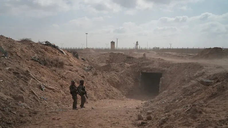 Soldados israelíes ante la entrada de un túnel en Rafah, Gaza (foto de archivo).

Foto: Sharon Aronowicz/AFP