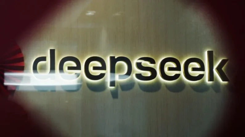 El logotipo de DeepSeek en las oficinas de la startup china DeepSeek en Hangzhou, provincia de Zhejiang. Foto: STR/AFP vía Getty Images
Foto: STR/AFP vía Getty Images