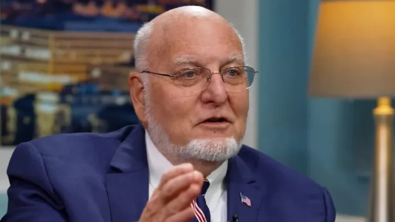 El exdirector de los CDC, Dr. Robert Redfield, declaró que preferiría que las vacunas de ARNm contra la COVID-19 se retiraran del mercado.
Foto: Captura de pantalla/The Epoch Times