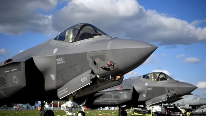 El F-35, fabricado por la empresa de defensa estadounidense Lockheed Martin, está considerado el avión de combate más avanzado del mundo.

Foto: Britta Pedersen/dpa-Zentralbild/dpa