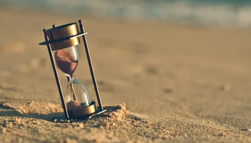 Por qué el tiempo vuela cuando envejecemos y qué podemos hacer al respecto