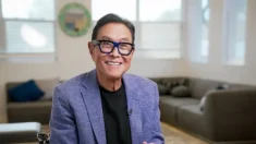 El autor de «Padre rico, padre pobre» advierte sobre el comunismo en las instituciones financieras